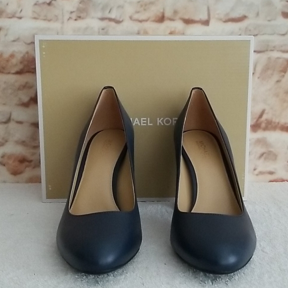 New Michael Kors Susan Leather Pumps - Picture 2 of 7